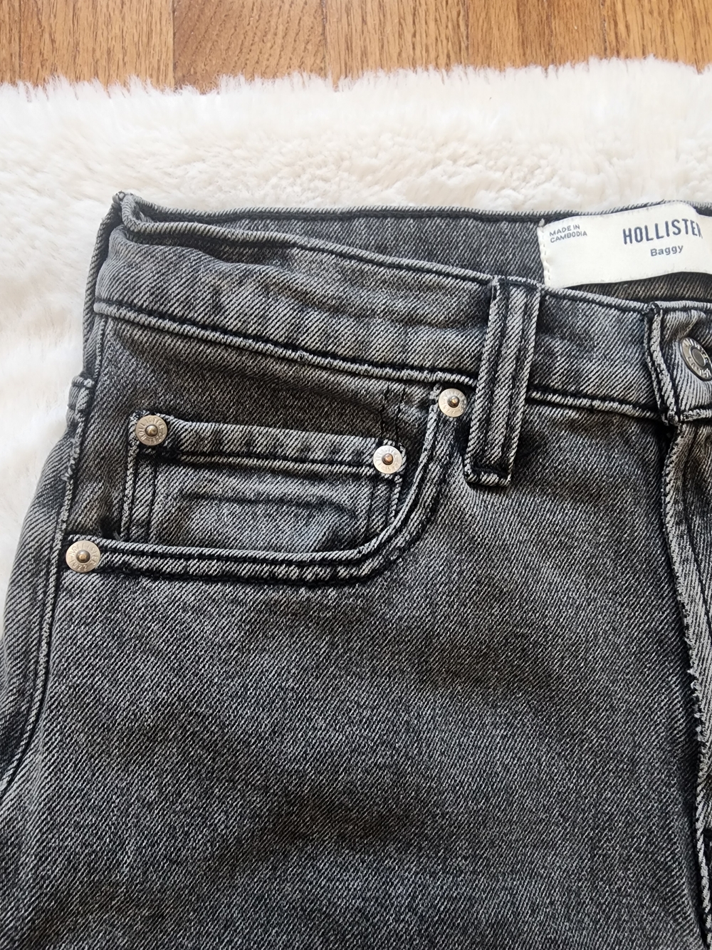 Hollister Men's Straight Leg Jeans in Washed Gray - Picture 6 of 10